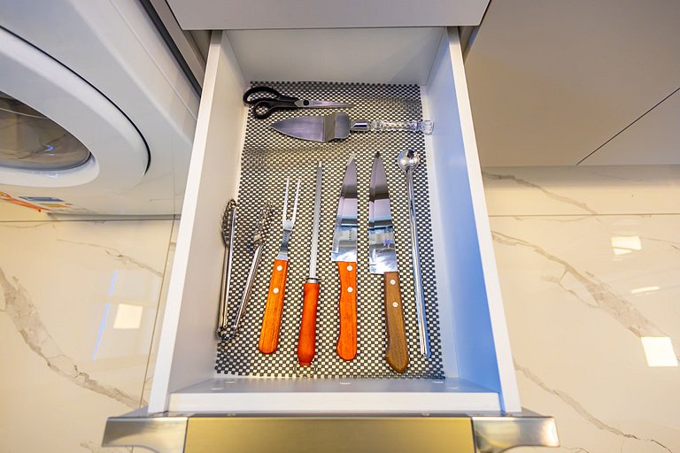 Apto 1Q Completo no Portão c/ Garagem - VIC0804