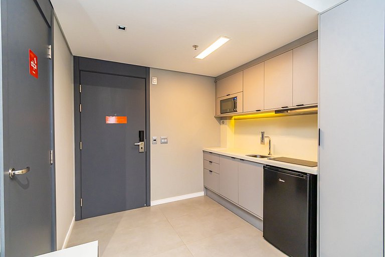 Studio completo no Helbor Stay Batel - HSB0654