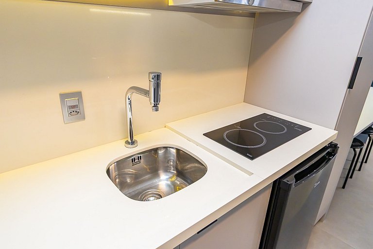 Studio completo no Helbor Stay Batel - HSB0654