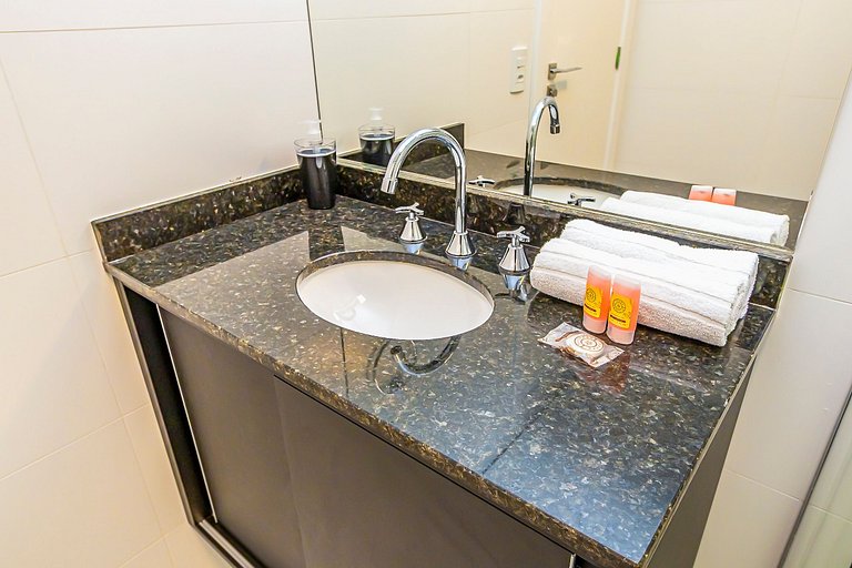 Ap completo p/ 4 pessoas no All Batel - BAT1215