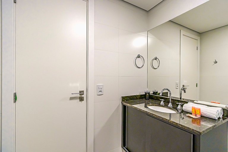 Ap completo p/ 4 pessoas no All Batel - BAT1215