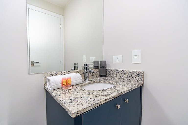 Ap de 1q c/garagem Perto de Tudo - PLU1306