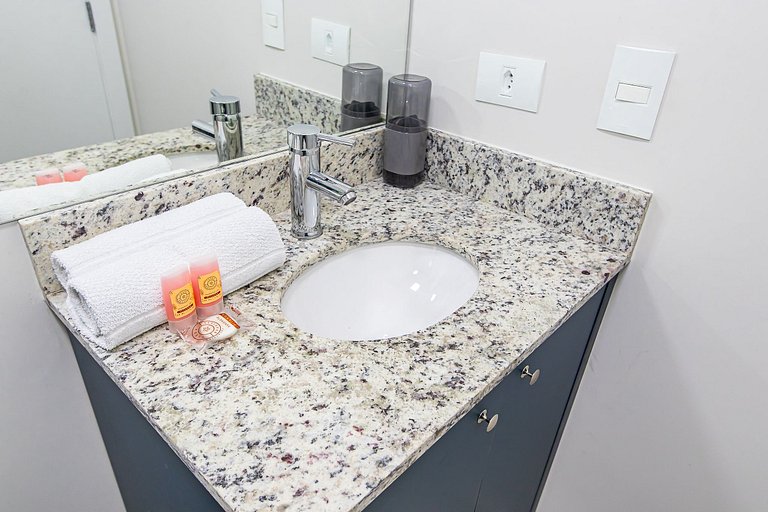 Ap de 1q c/garagem Perto de Tudo - PLU1306