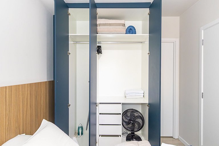 Ap de 1q c/garagem Perto de Tudo - PLU1306