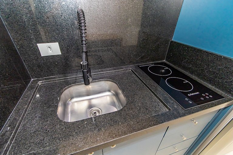 Ap de 1q c/garagem Perto de Tudo - PLU1306