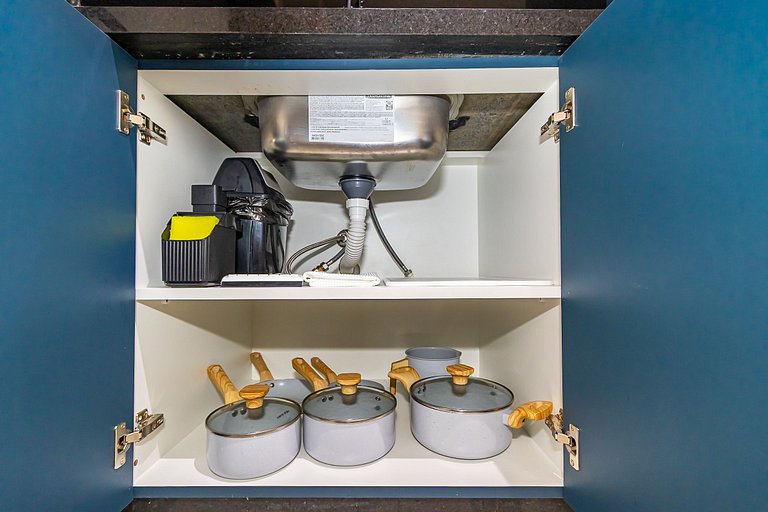 Ap de 1q c/garagem Perto de Tudo - PLU1306