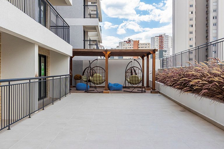 Ap de 1q c/garagem Perto de Tudo - PLU1306