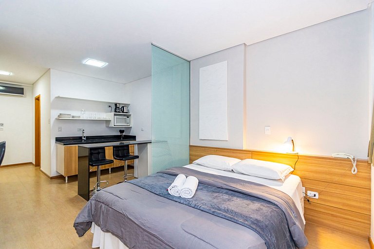 Studio c/ Piscina ao lado da Rua 24 Horas -CON1701