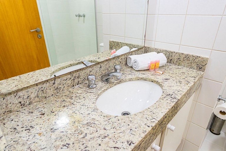 Studio c/ Piscina ao lado da Rua 24 Horas -CON1701