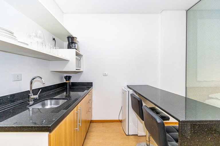 Studio c/ Piscina ao lado da Rua 24 Horas -CON1701