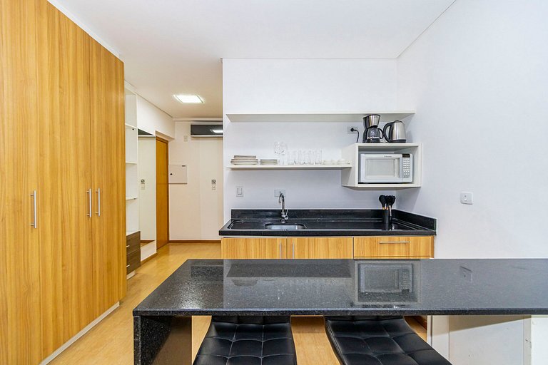 Studio c/ Piscina ao lado da Rua 24 Horas -CON1701