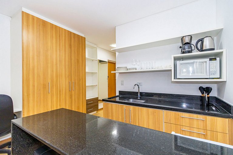 Studio c/ Piscina ao lado da Rua 24 Horas -CON1701