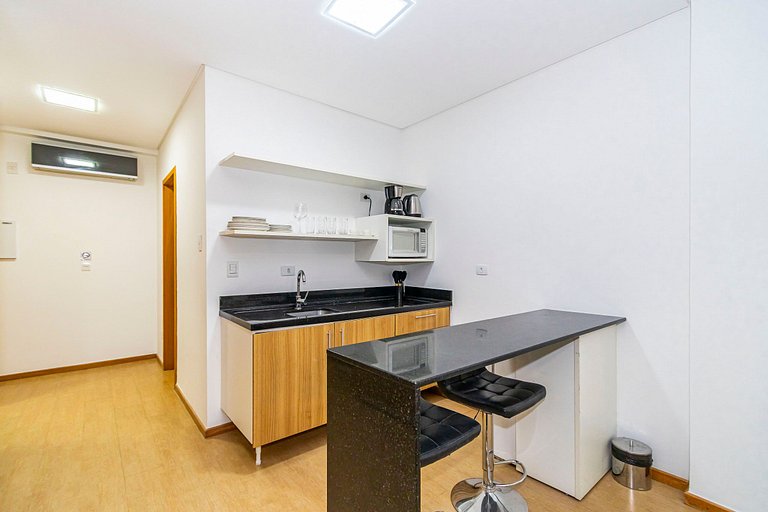 Studio c/ Piscina ao lado da Rua 24 Horas -CON1701