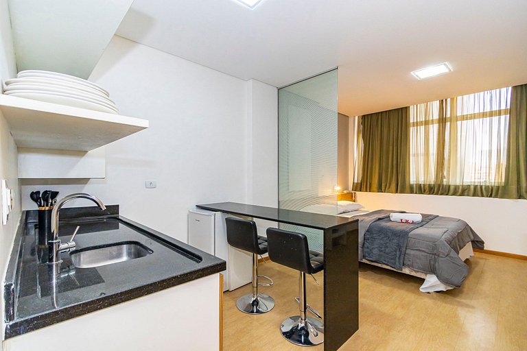 Studio c/ Piscina ao lado da Rua 24 Horas -CON1701