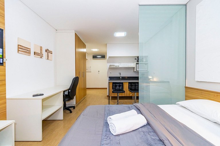 Studio c/ Piscina ao lado da Rua 24 Horas -CON1701