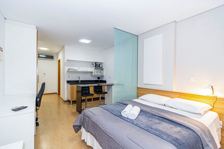 Studio c/ Piscina ao lado da Rua 24 Horas -CON1701