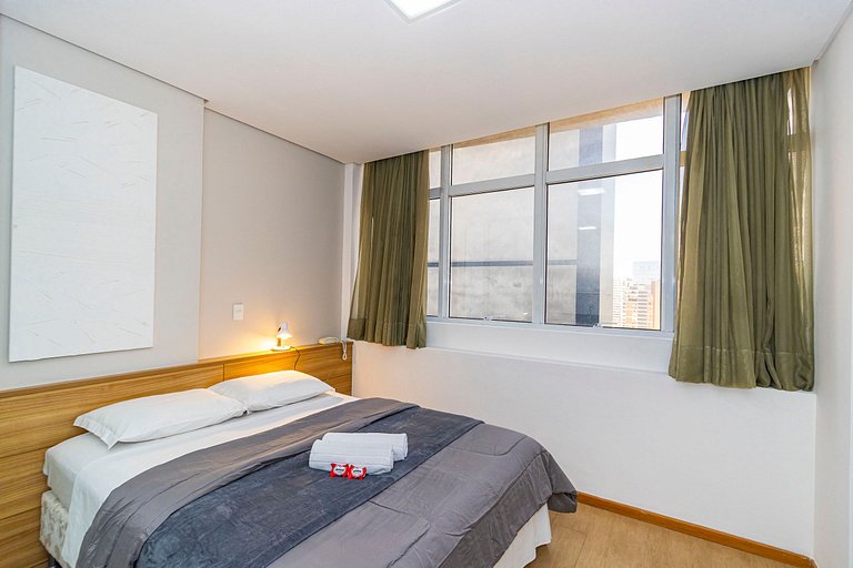 Studio c/ Piscina ao lado da Rua 24 Horas -CON1701