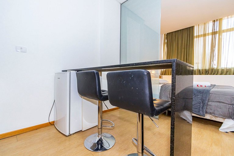 Studio c/ Piscina ao lado da Rua 24 Horas -CON1701