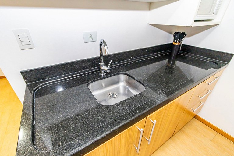 Studio c/ Piscina ao lado da Rua 24 Horas -CON1701