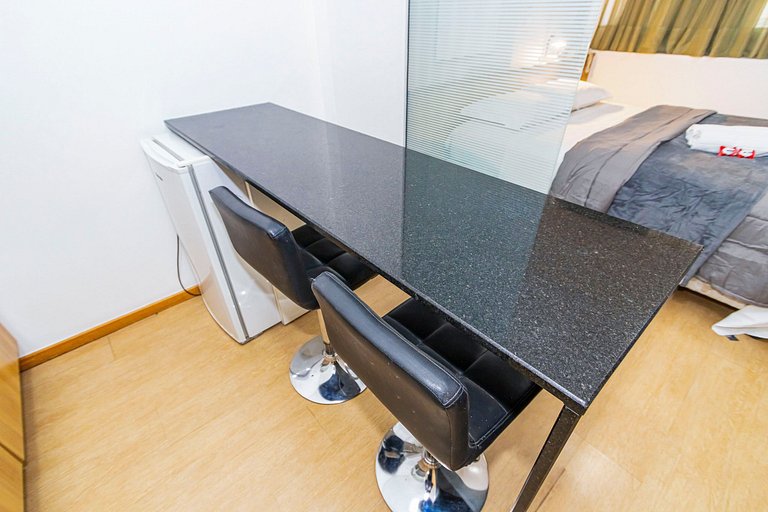 Studio c/ Piscina ao lado da Rua 24 Horas -CON1701