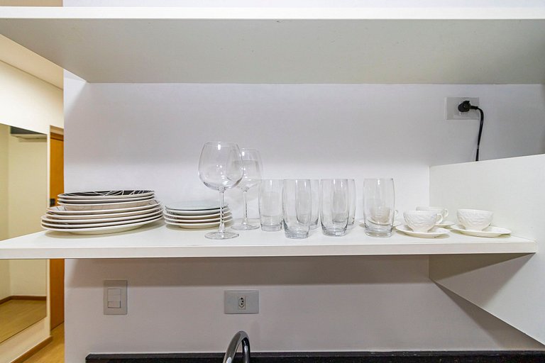 Studio c/ Piscina ao lado da Rua 24 Horas -CON1701