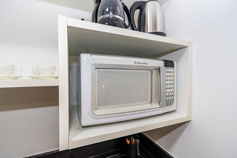 Studio c/ Piscina ao lado da Rua 24 Horas -CON1701