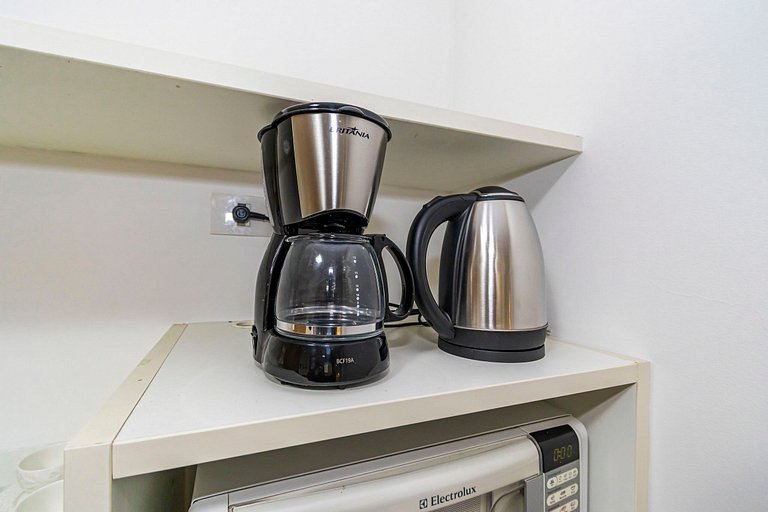 Studio c/ Piscina ao lado da Rua 24 Horas -CON1701