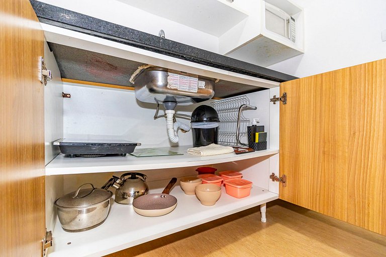 Studio c/ Piscina ao lado da Rua 24 Horas -CON1701