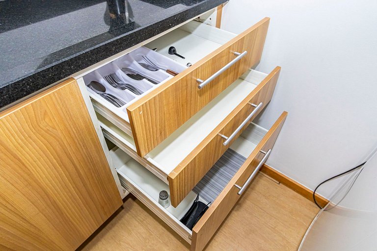 Studio c/ Piscina ao lado da Rua 24 Horas -CON1701