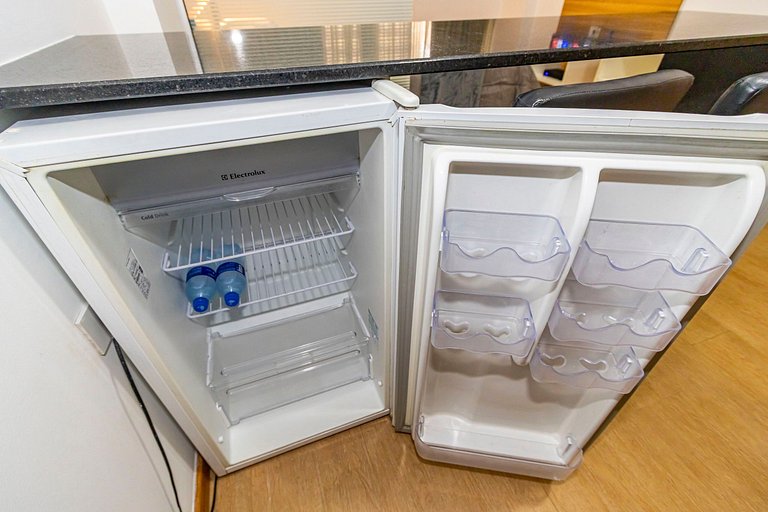 Studio c/ Piscina ao lado da Rua 24 Horas -CON1701