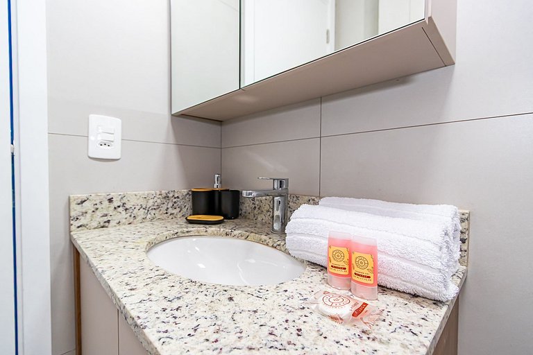 Apartamento Charmoso no Centro de Curitiba-ZIO0406