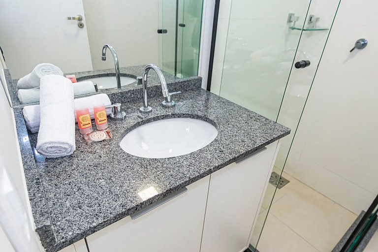 Apto de 2 Quartos no Centro, perto de tudo-CNA0612