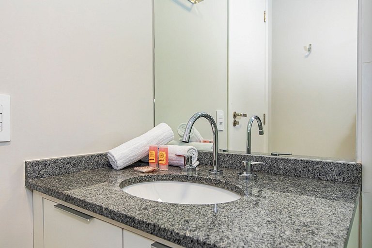 Apto de 2 Quartos no Centro, perto de tudo-CNA0612
