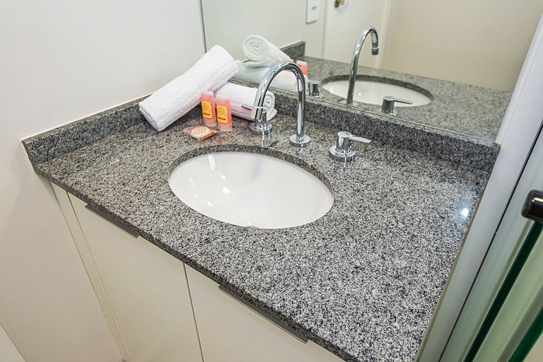Apto de 2 Quartos no Centro, perto de tudo-CNA0612